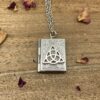 Halsband Book of shadows